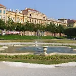 Apartments With Wifi Zagreb - 22402
